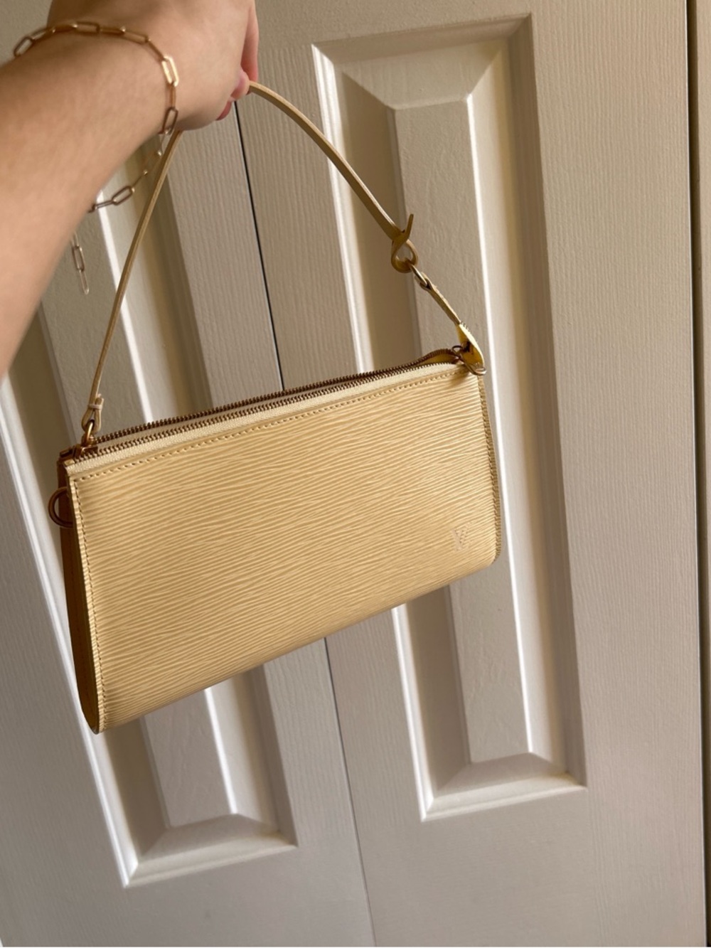 Louis Vuitton butter yellow Epi Pochette - Picture 8 of 8
